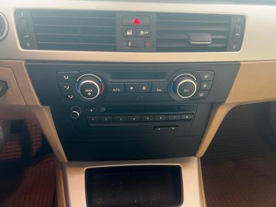 320D SEDAN
