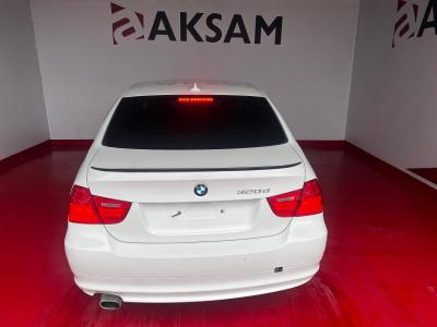 320D SEDAN
