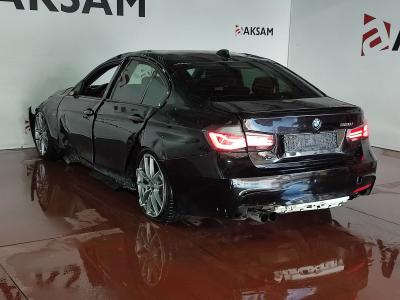 320i SEDAN (184)