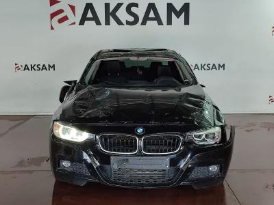 320i SEDAN (184)