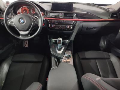 320i SEDAN (184)