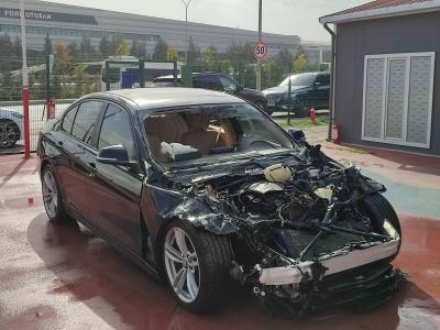 320d SEDAN