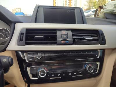 320d SEDAN