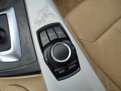320d SEDAN