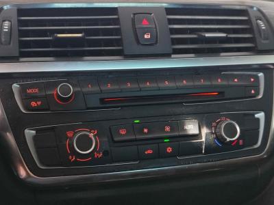 320i SEDAN 2.0