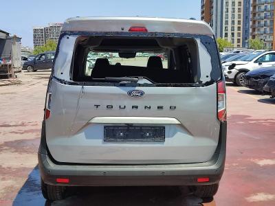 TOURNEO COURIER 1.0 P 125 AT TITANIUM