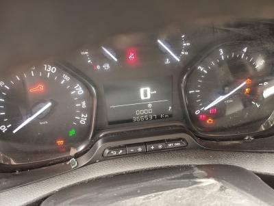 EXPERT TRAVELLER UZUN 2.0 BLUEHDI 150 S&S