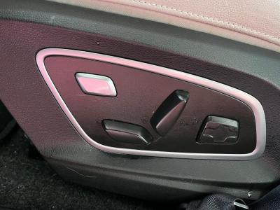 MEGANE E-TECH ICONIC EV60 220