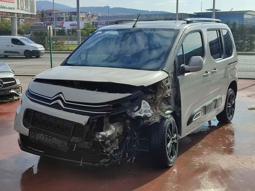 BERLINGO SHINE BOLD 1.5 BLUEHDI 130 S&S EAT8