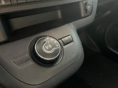 VIVARO CARGO 2.0 145 DIZEL MT6 ELEGANCE XL